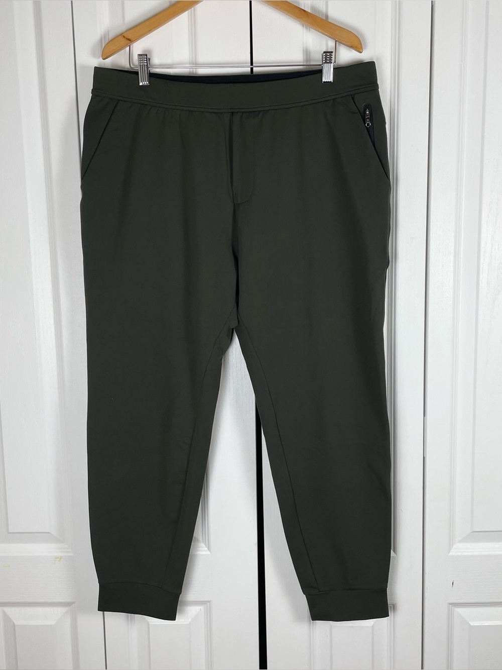 NWOT Public Rec Pants Mens 38x30 Dark Olive All Day Every Day Joggers Zip Pocket